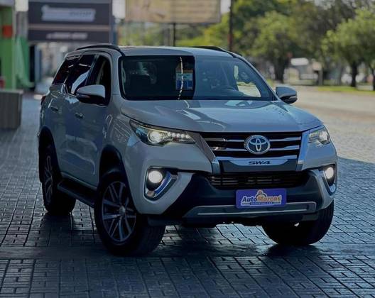 TOYOTA HILUX SW4 2.8 SRX 4X4 7 LUGARES 16V TURBO INTERCOOLER DIESEL 4P AUTOMÁTICO